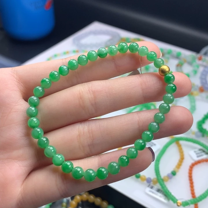 翡翠手镯未镶嵌卡