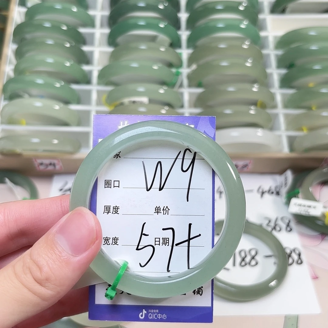 未镶嵌手镯石英质玉