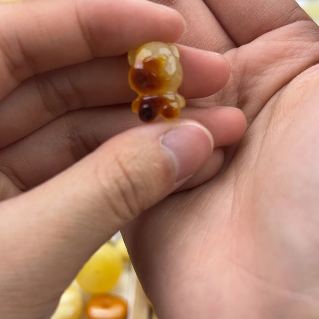 琥珀珠宝奇石未镶嵌