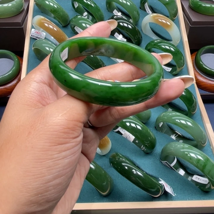 和田玉（碧玉）未镶嵌手镯