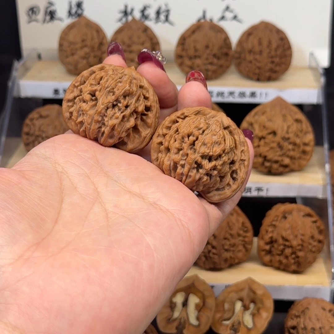 L***n文玩核桃把件42尺四座楼一对