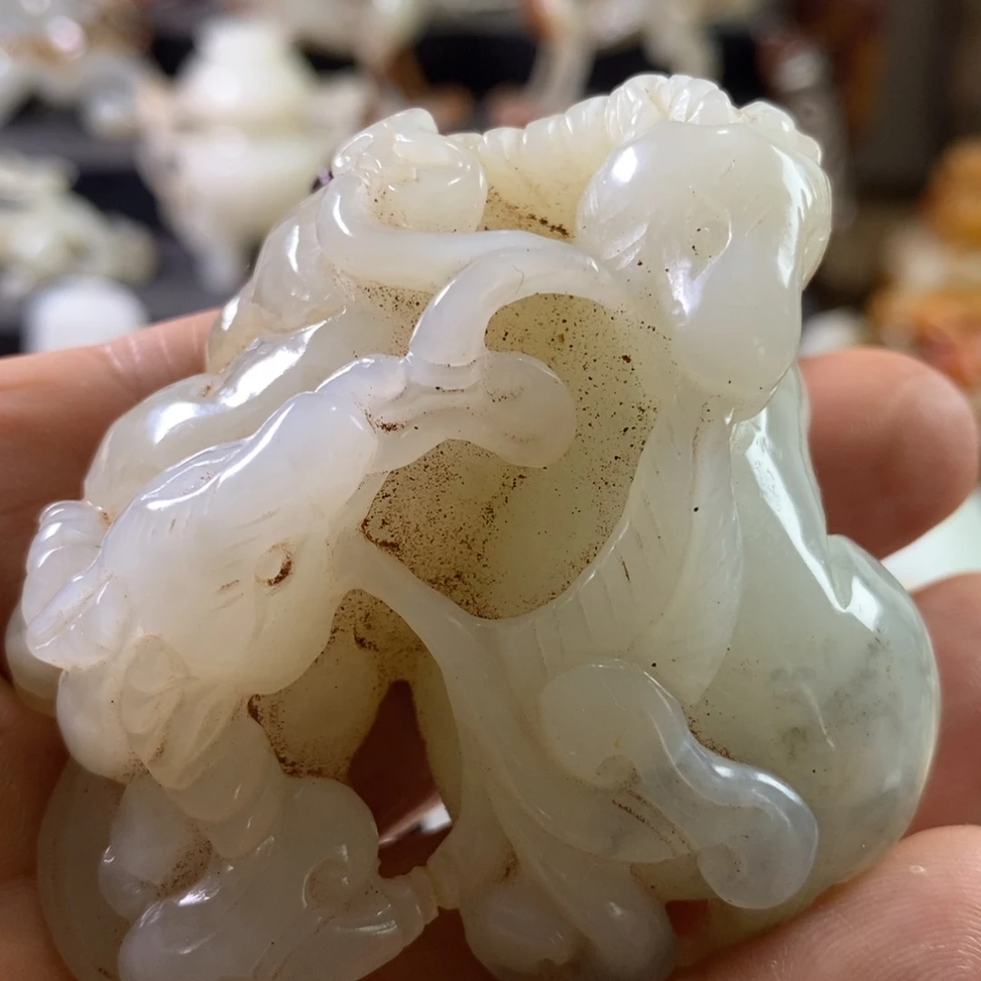 颈饰未镶嵌和田玉（青玉）