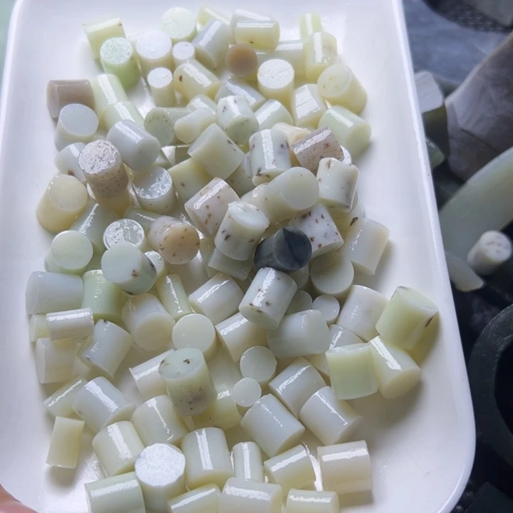 玉***缘和田玉（糖玉）未镶嵌挂件