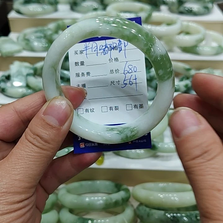 透闪石-蛇纹石玉手镯未镶嵌半**嘟