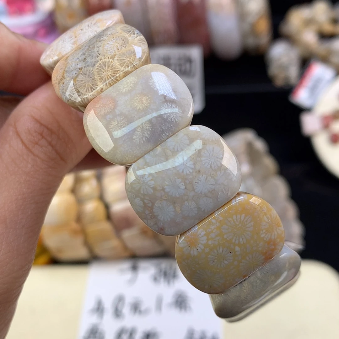 【闪购商品】颈饰未镶嵌硅化珊瑚（珊瑚玉）手牌（35号）