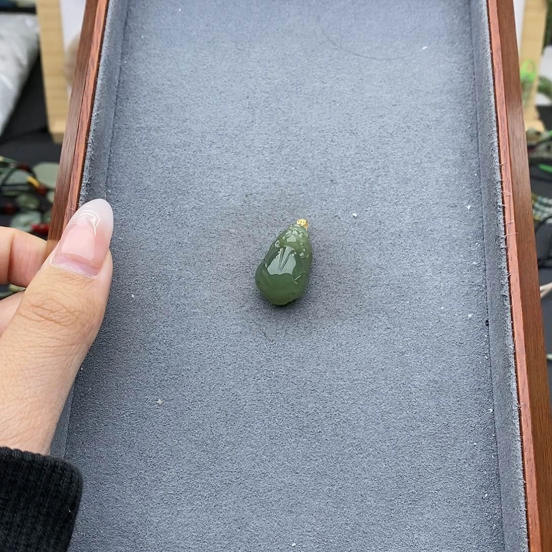 和田玉吊坠(不含链)18K金镶嵌