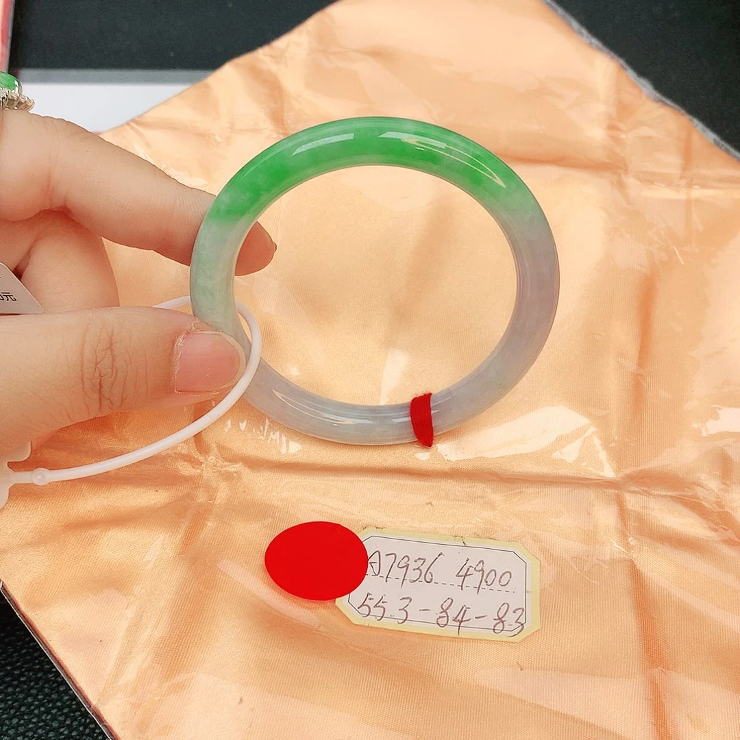 翡翠手镯未镶嵌缅甸翡翠