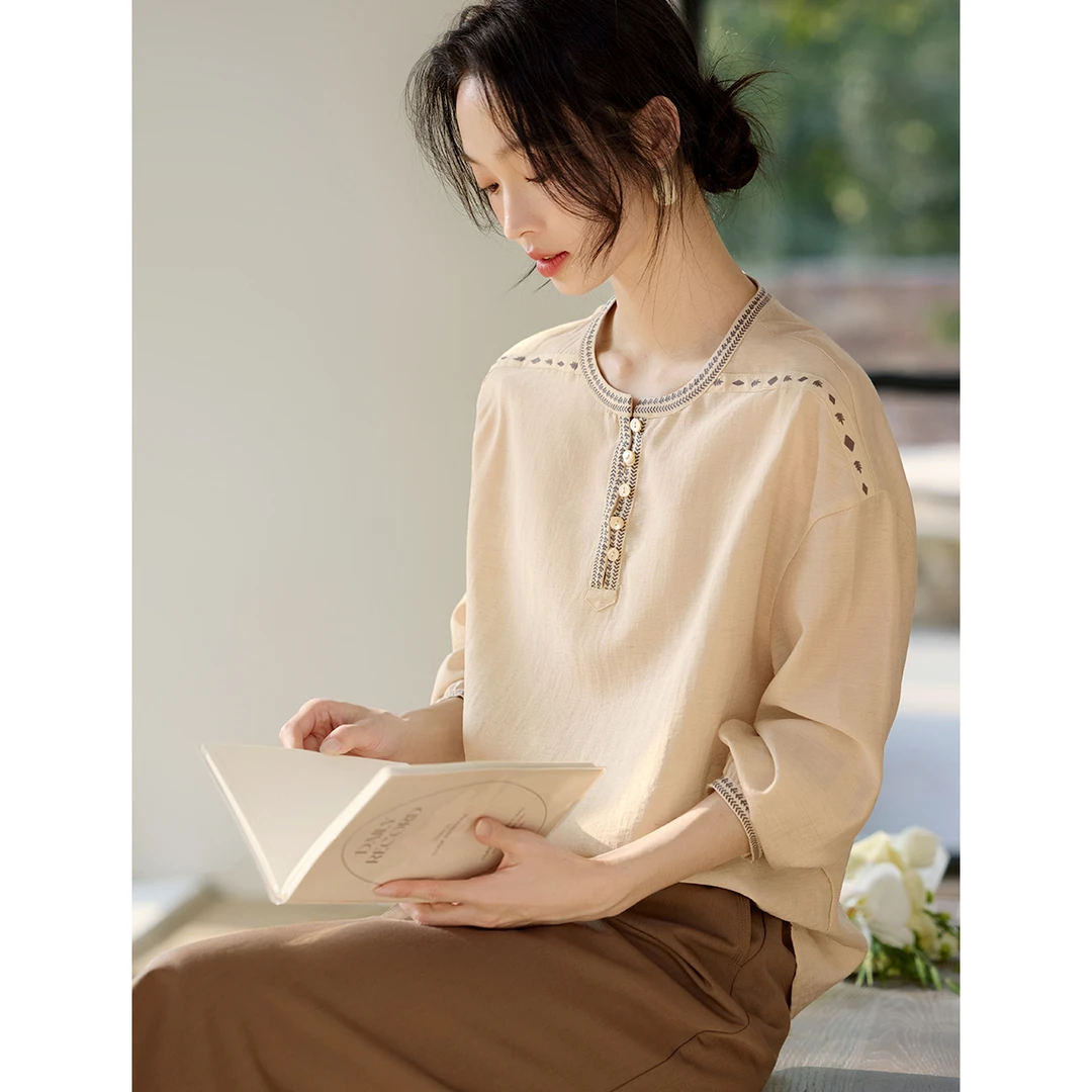 XWI/欣未优雅老钱风2025春季优雅仿刺绣印花花边肌理棉麻质感衬衫