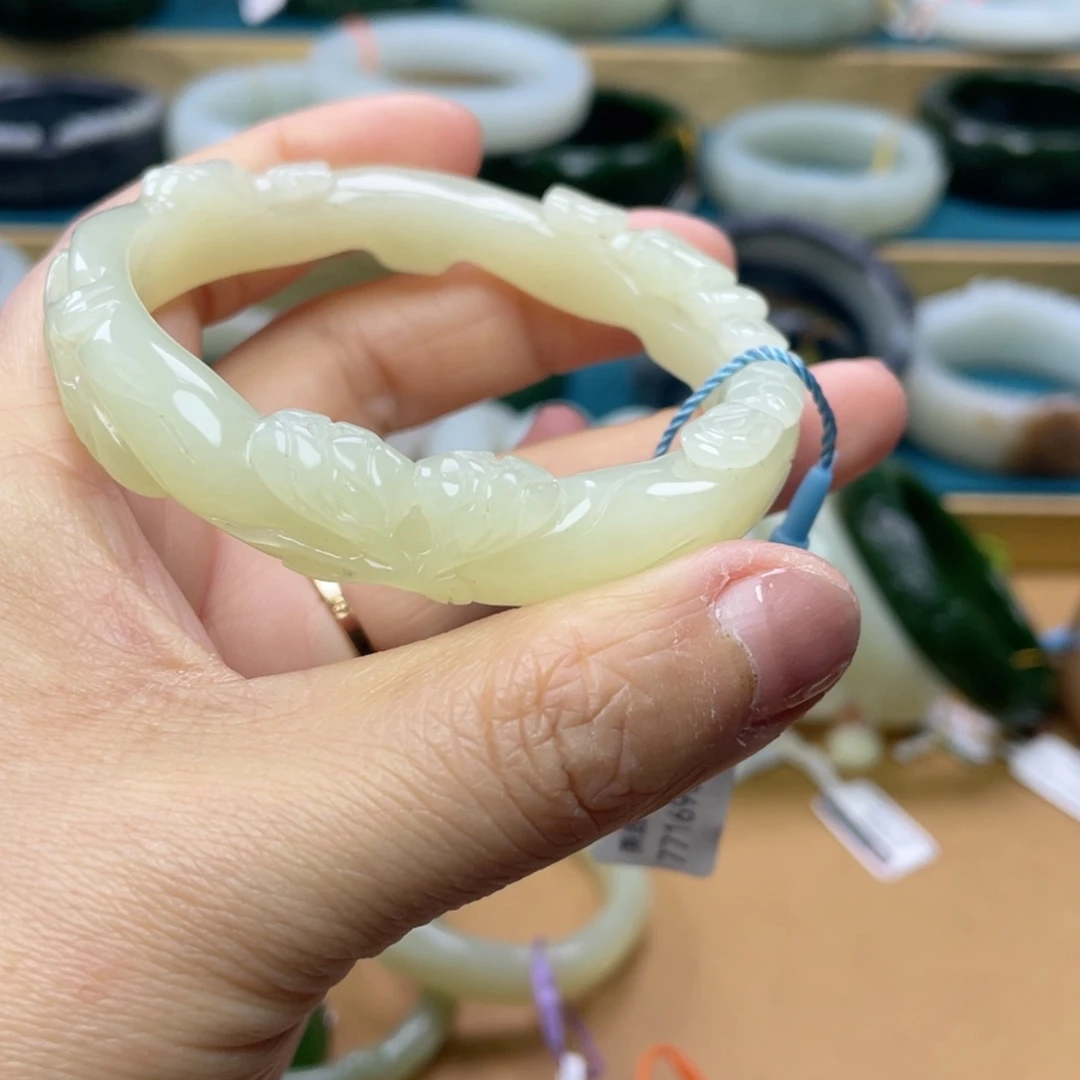 未镶嵌手镯和田玉