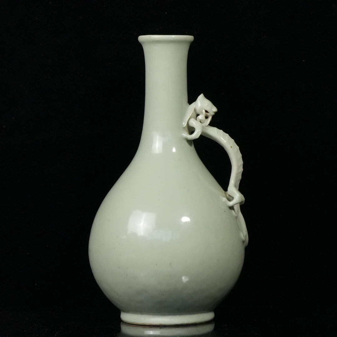 lot16474 5882 清中期 粉青釉贴塑螭龙纹瓶 H:31