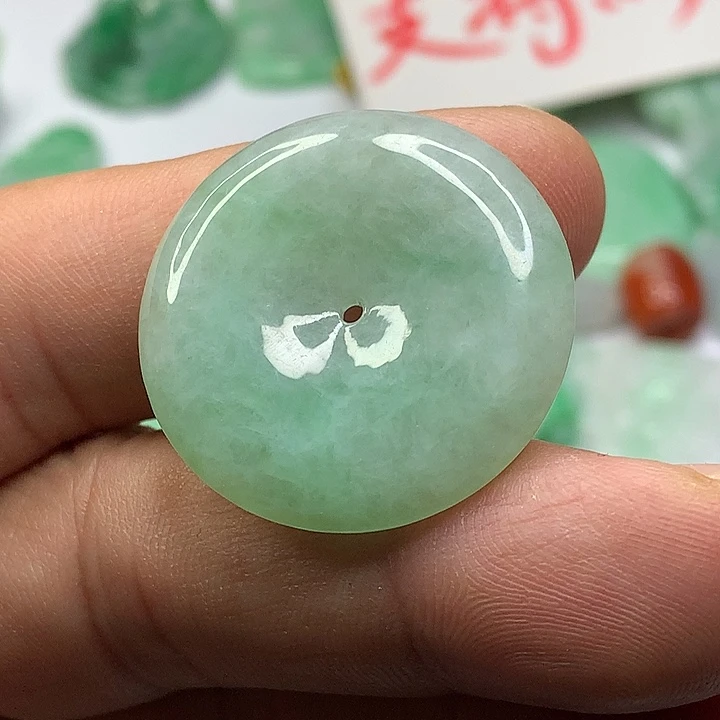 翡翠未镶嵌吊坠(赠链)