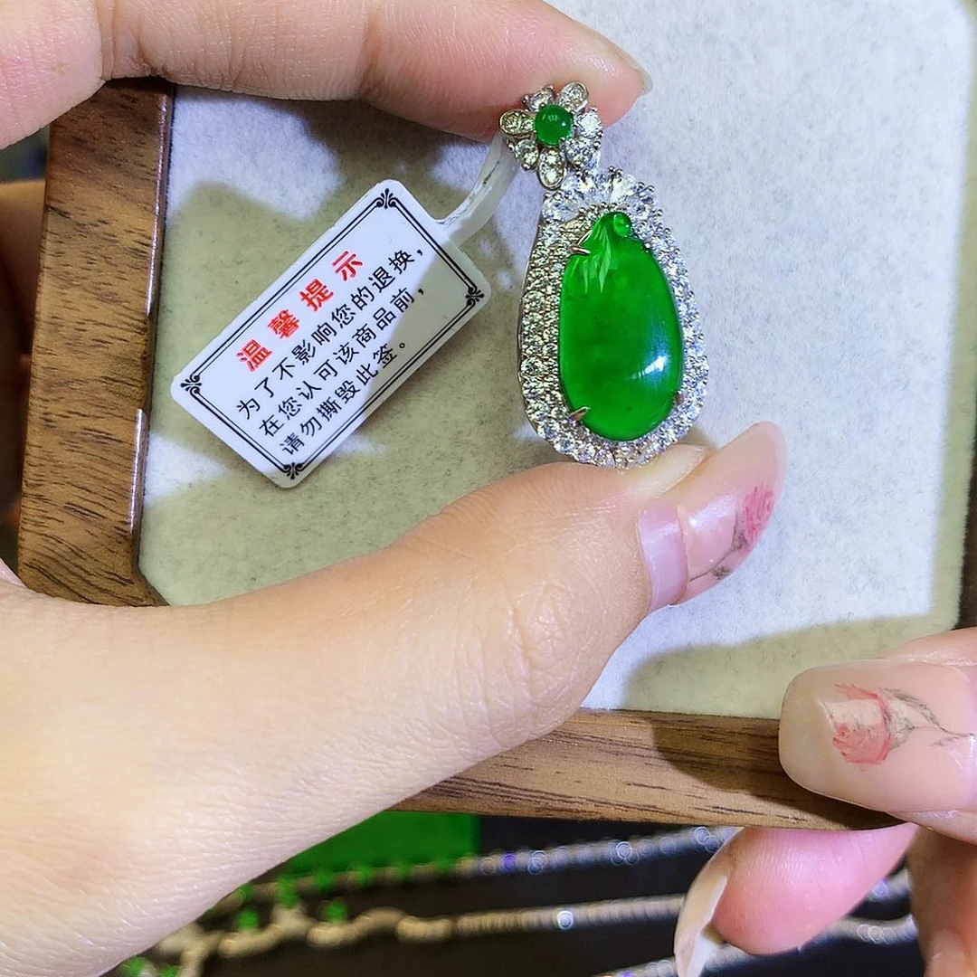 翡翠颈饰银S925镶嵌天然翡翠福瓜