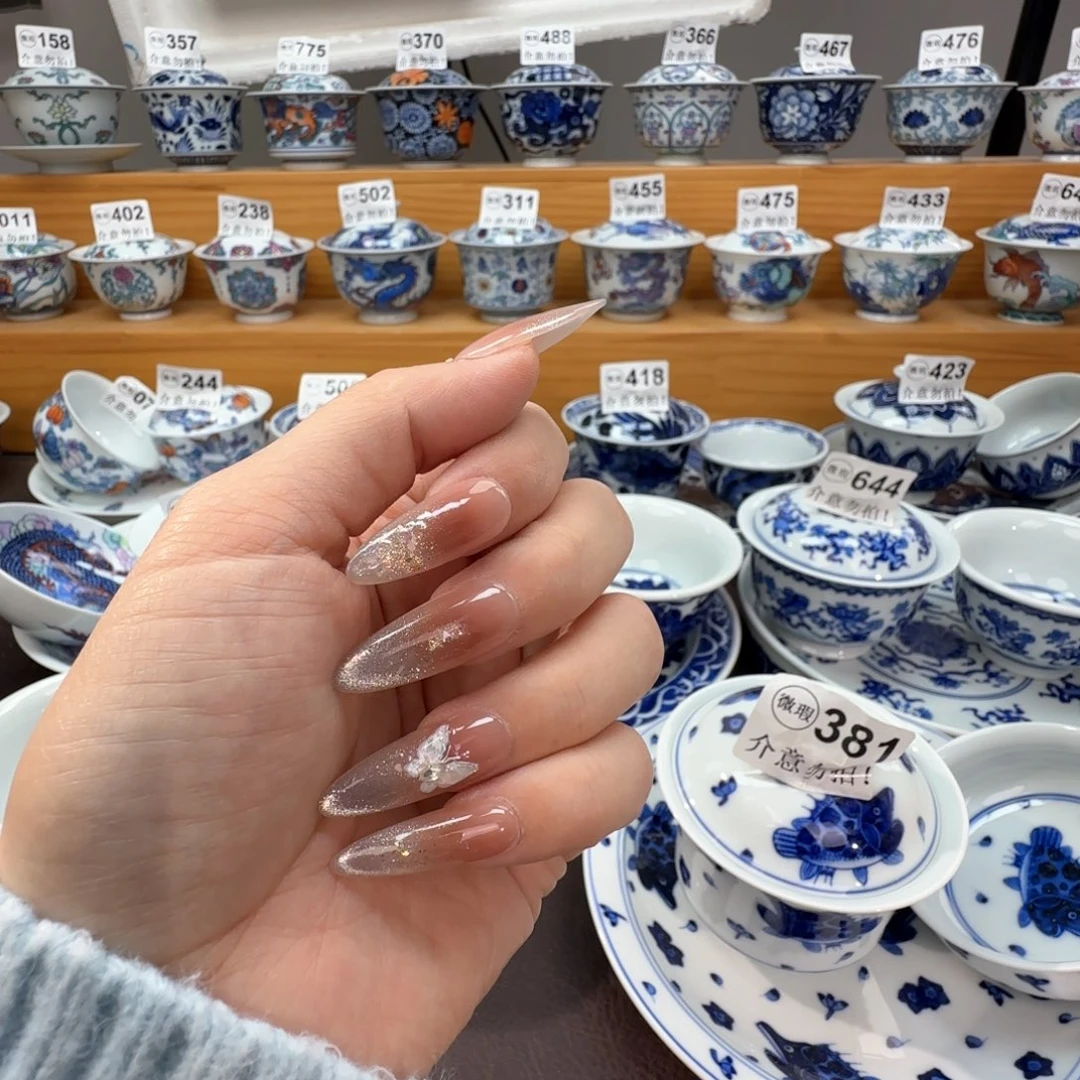 忠***。微瑕景德镇陶瓷杯子