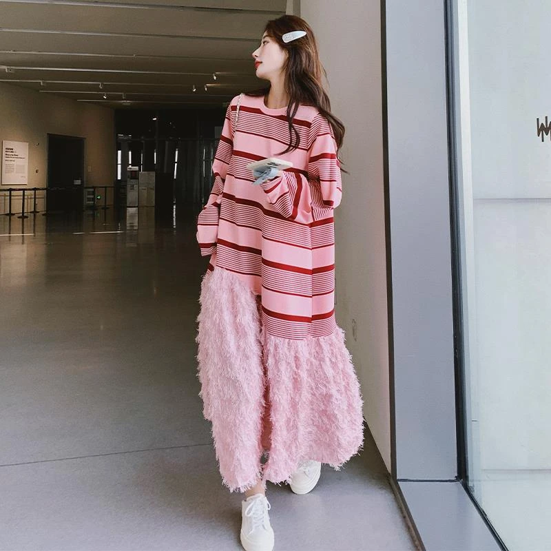 粉色条纹拼接长袖卫衣裙女春天2025新款韩版宽松设计感过膝连衣裙