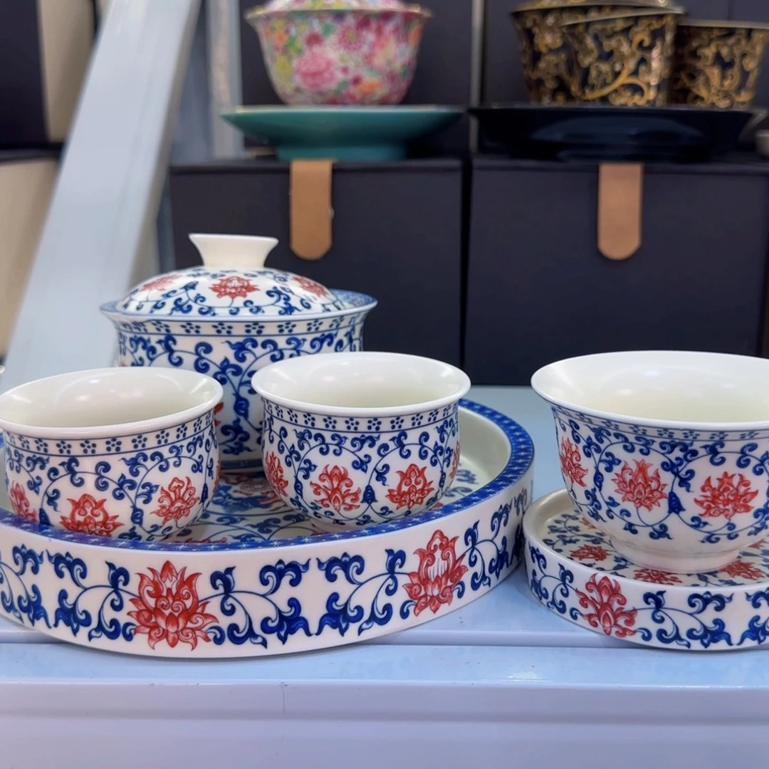 瓷片盖碗很精致很好看