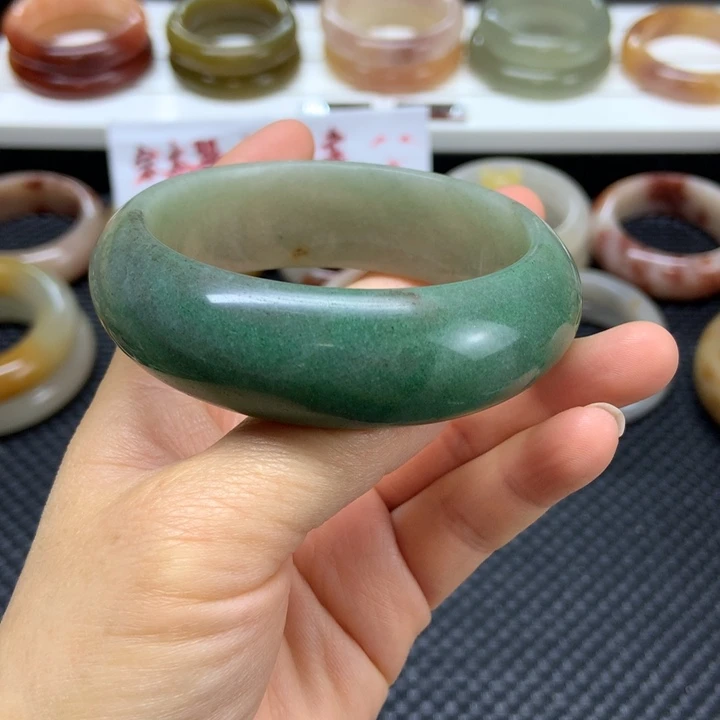 石英质玉未镶嵌手镯