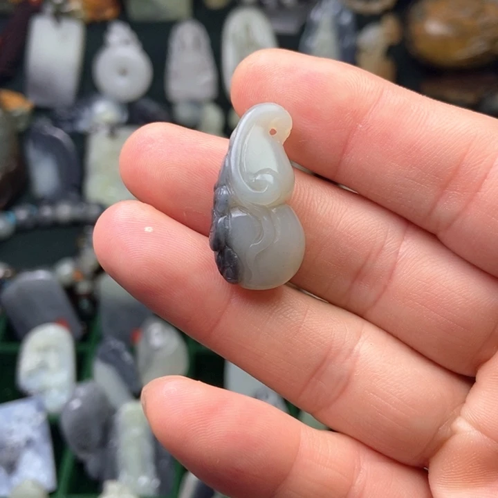 三***猫和田玉未镶嵌颈饰