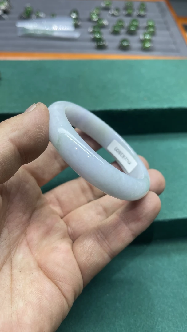 翡翠手镯精品时尚经典