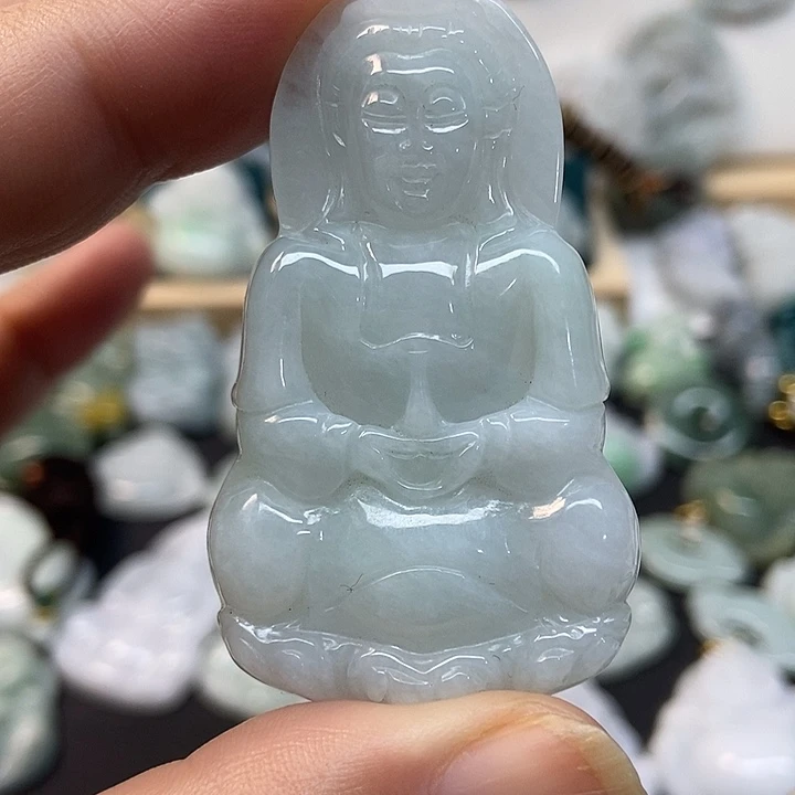 翡翠未镶嵌颈饰观音