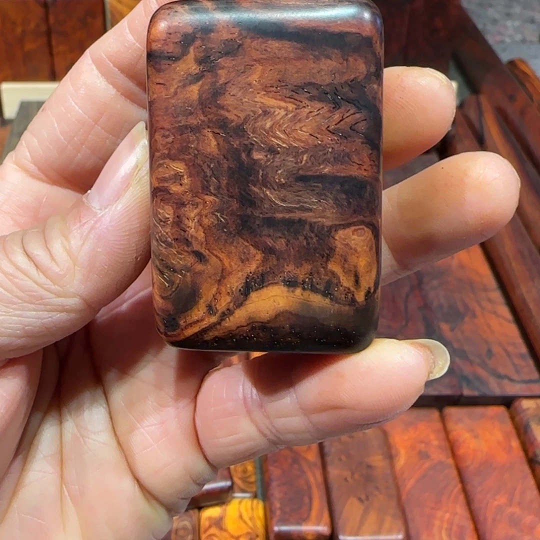 木微凹黄檀木料一块