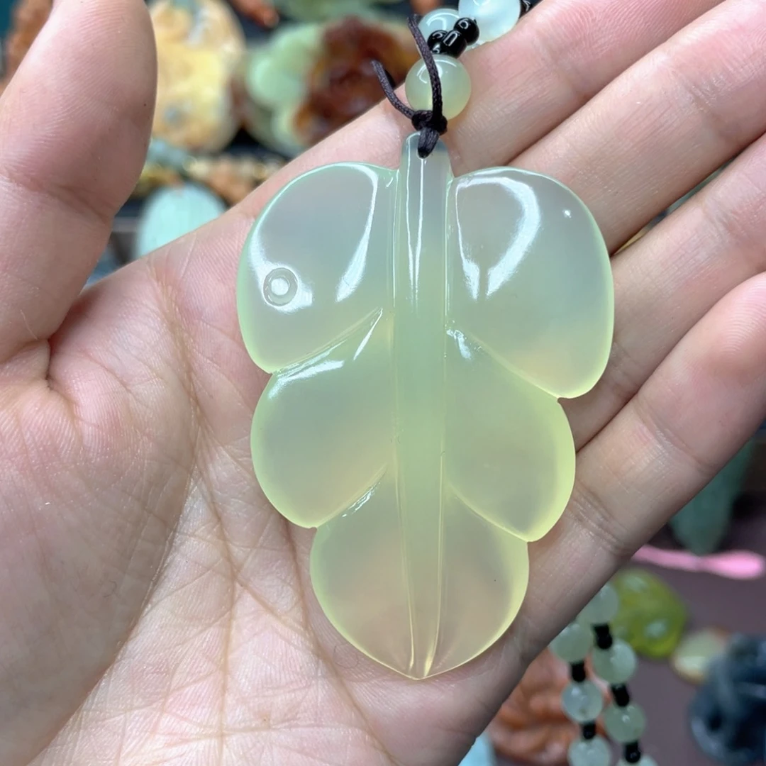 蛇纹石玉颈饰未镶嵌