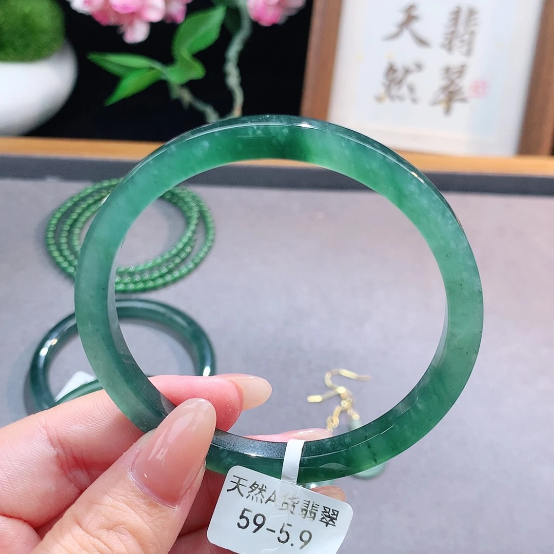 未镶嵌手镯（圆镯）翡翠