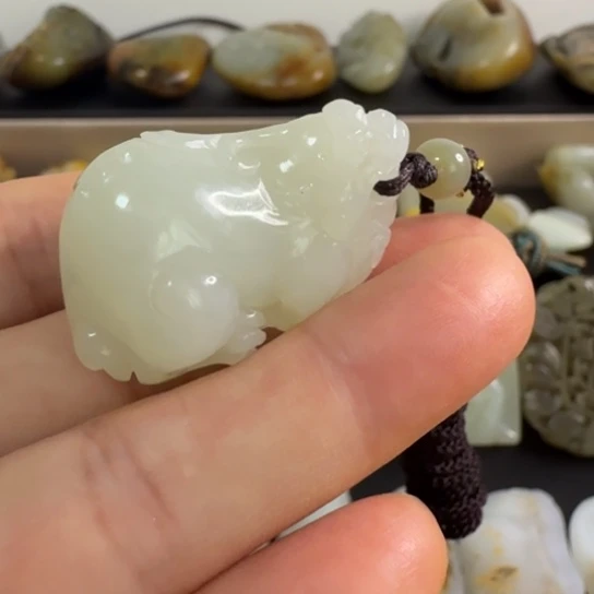 颈饰未镶嵌和田玉（白玉）
