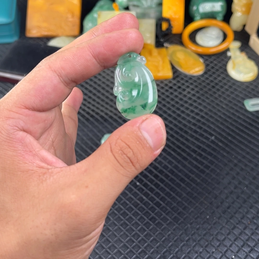 石英质玉（非洲翠）未镶嵌摆件