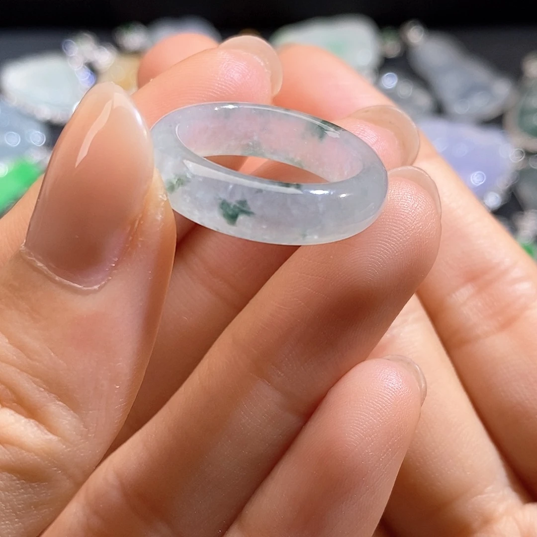 翡翠未镶嵌颈饰戒圈