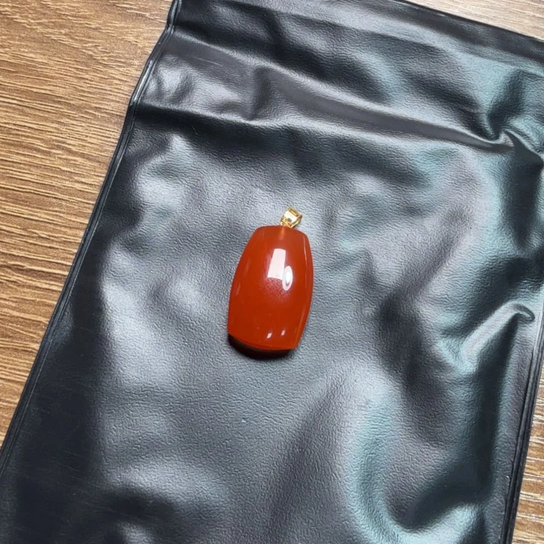 三***志南红玛瑙18K金镶嵌挂件