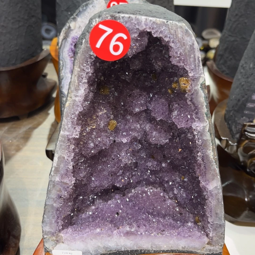 紫晶摆件未镶嵌淡紫色晶洞