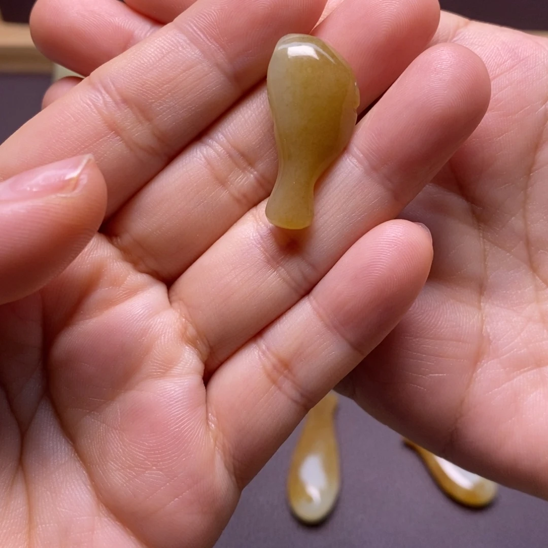 和田玉（糖玉）未镶嵌颈饰