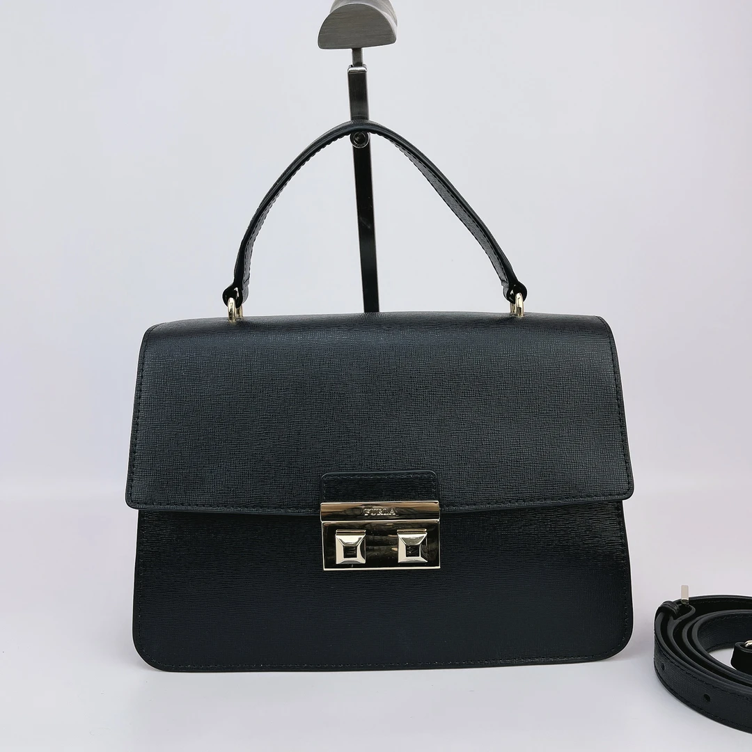95新 FURLA/芙拉 芙拉 黑色牛皮单肩包底长25 E042
