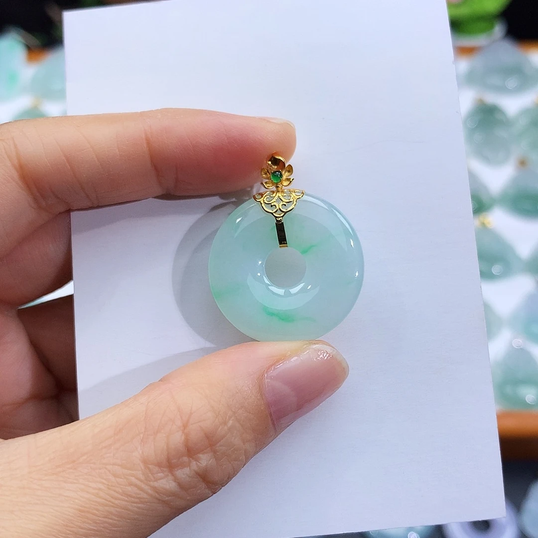 翡翠18K金镶嵌颈饰翡翠吊坠