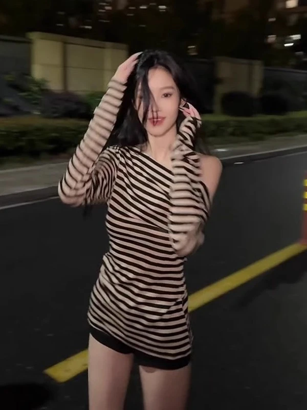 撞色条纹斜肩长袖上衣女2025春法式复古小众设计感夏季防晒打底衫