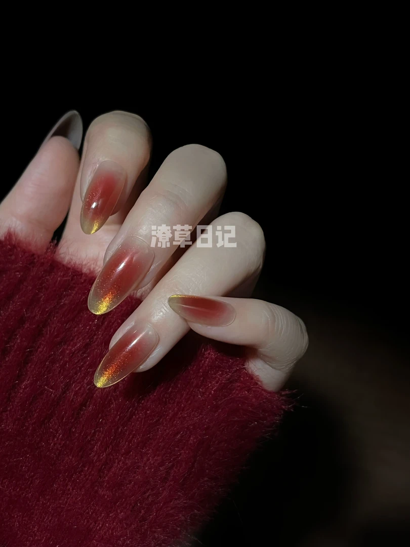 水红腮红指尖金色细闪猫眼新年猫眼中杏仁穿戴甲10片装