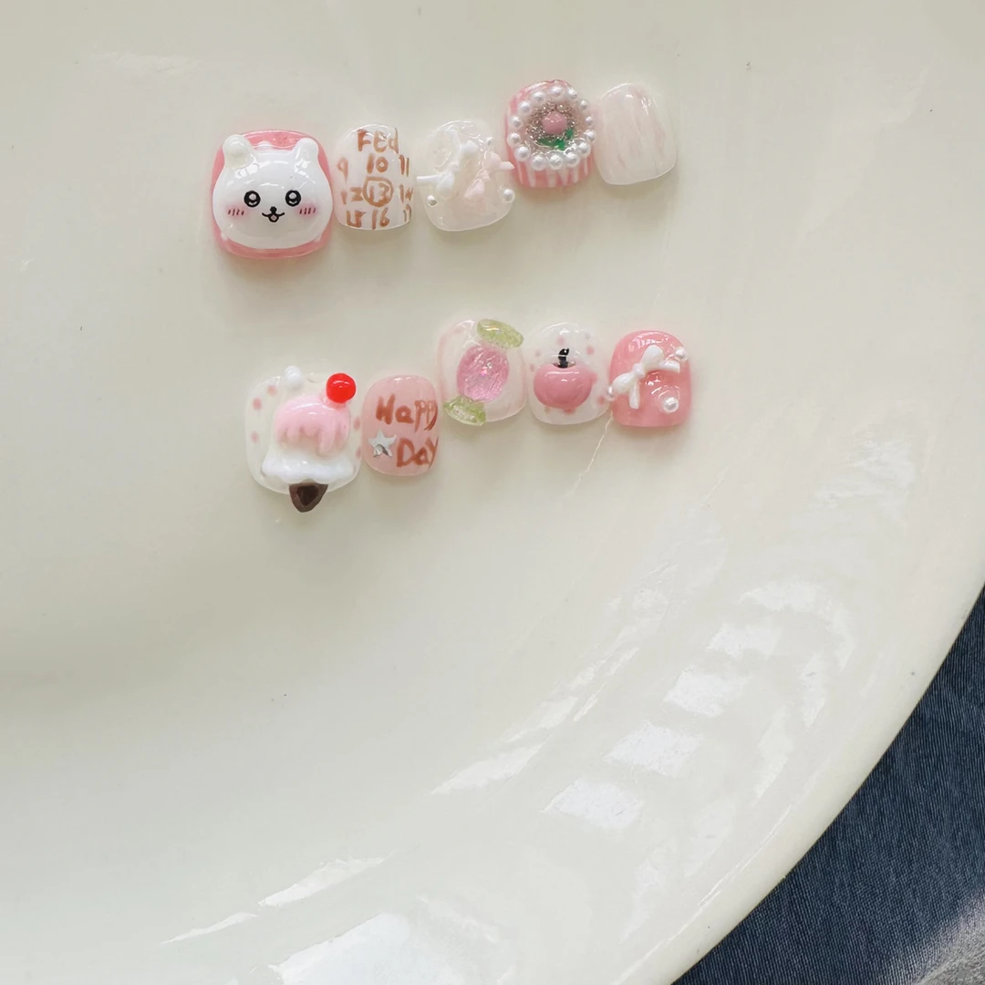 【萌兔手捏苹果】可爱猫爪印与萌萌兔元素手工穿戴甲短款美甲贴片