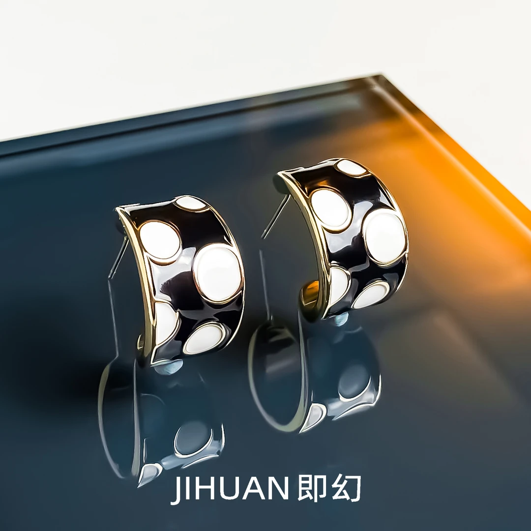 即幻 铜合金耳饰 法式小众轻奢时尚简约百搭黑白波点复古耳环9861