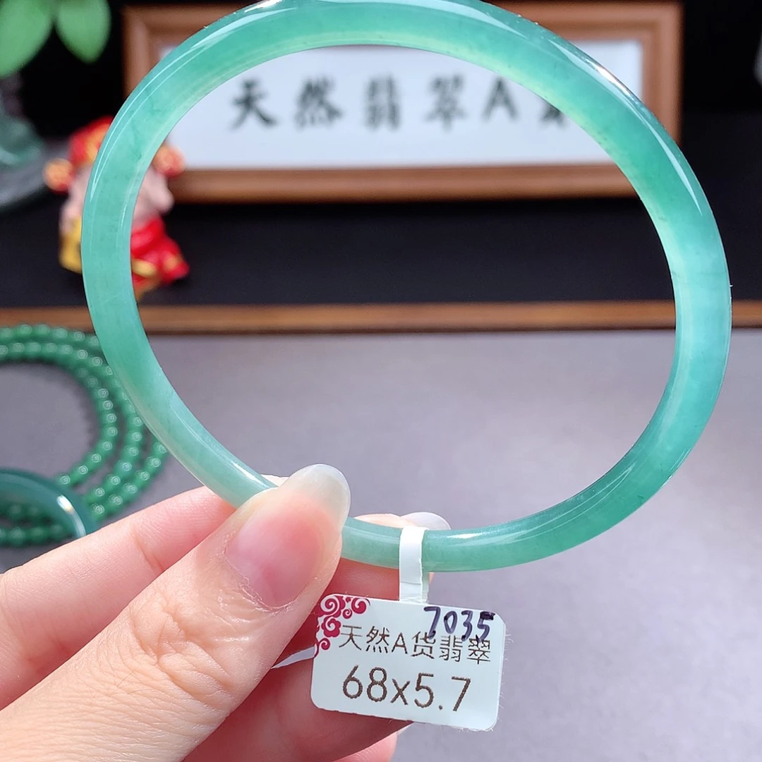 未镶嵌手镯（圆镯）翡翠