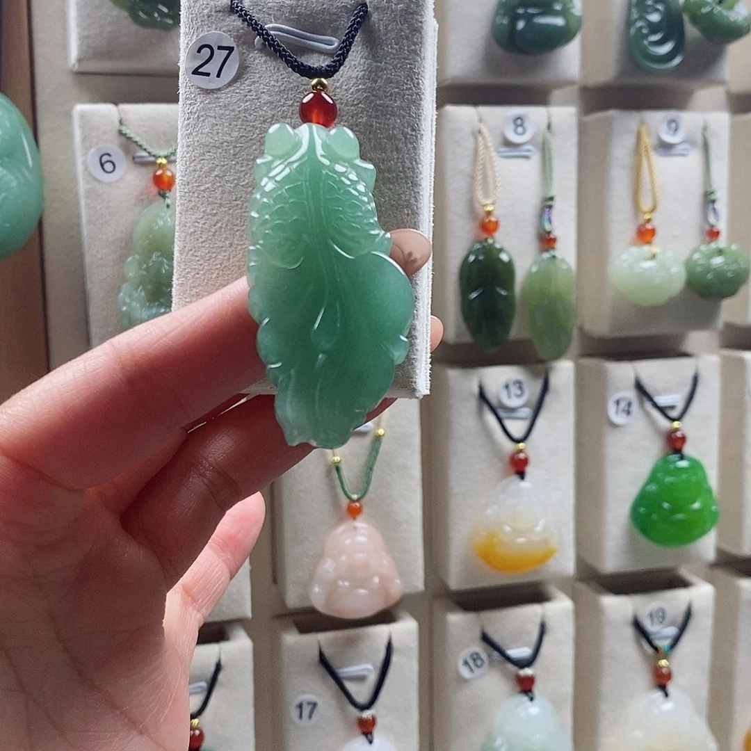 石英质玉未镶嵌颈饰