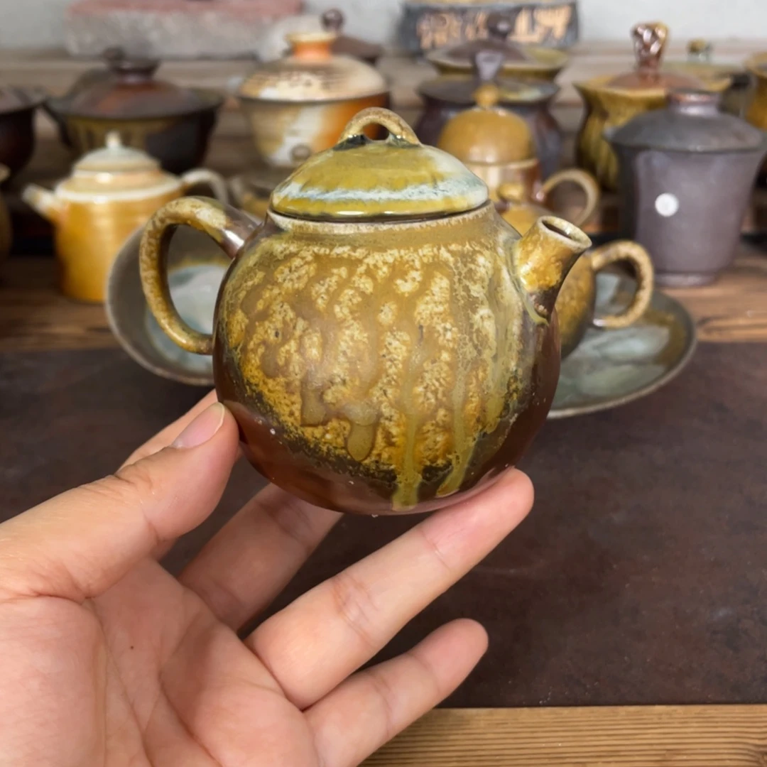 23陶泥。   柴hi烧壶。