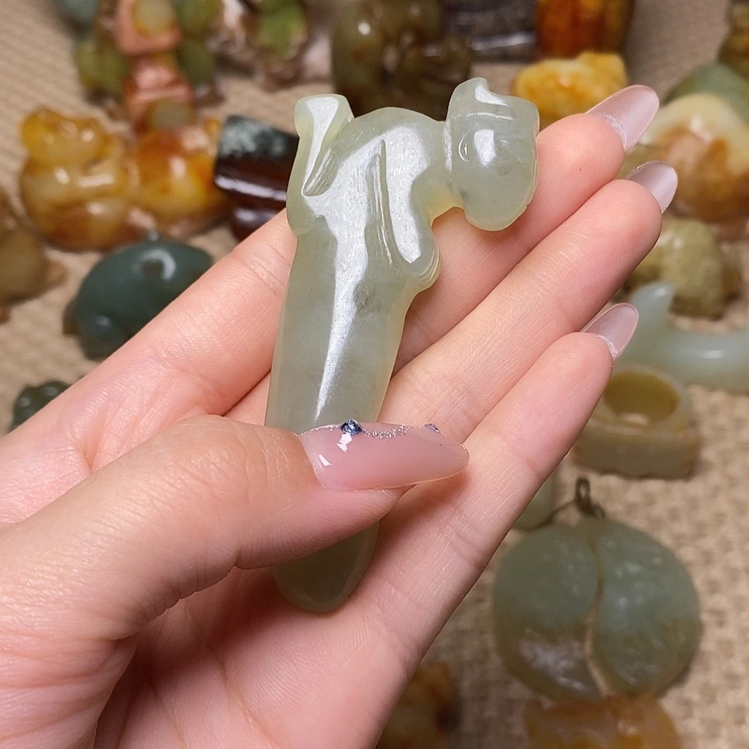 未镶嵌蛇纹石玉颈饰