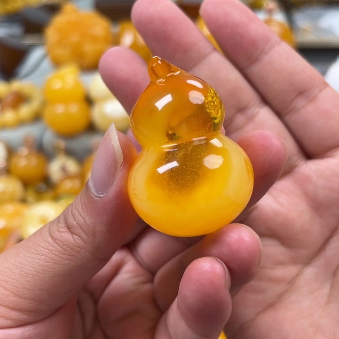 蜜蜡未镶嵌珠宝奇石