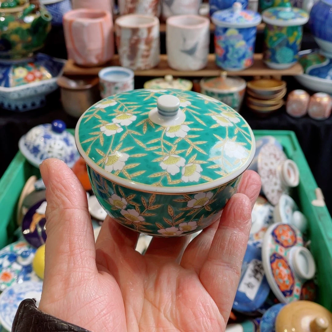 瓷片名宝款盖杯，轻微脱金