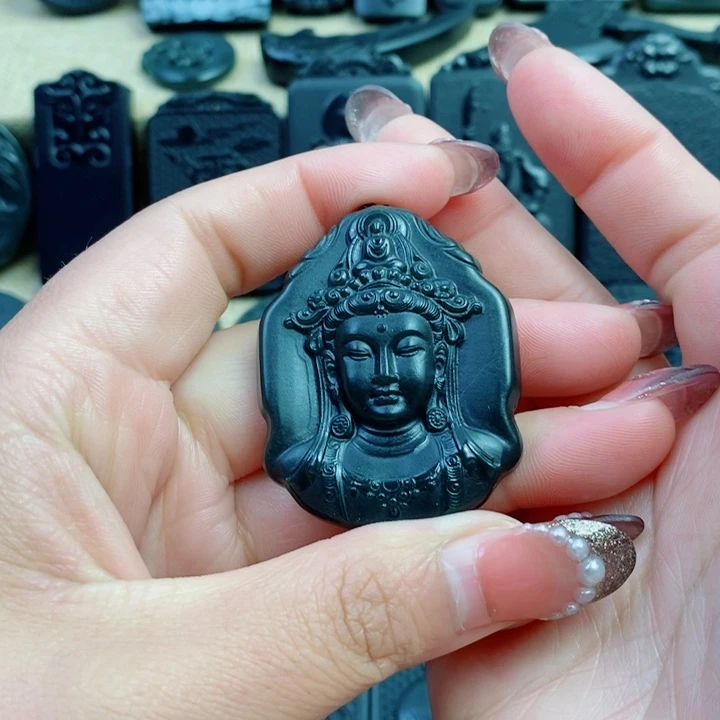 和田玉（青玉）颈饰未镶嵌双面雕刻