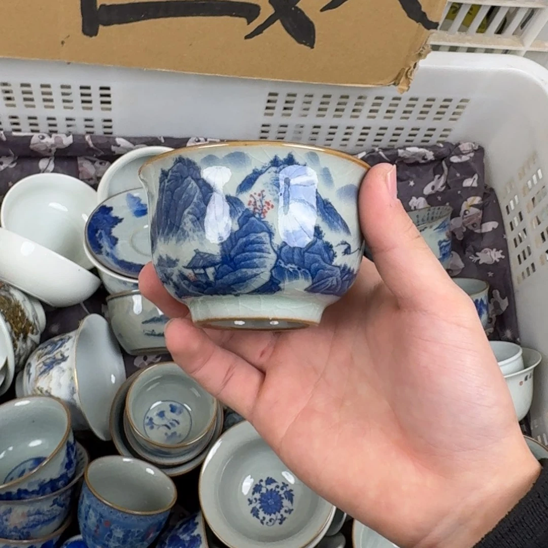 山水釉里红炉式杯微瑕