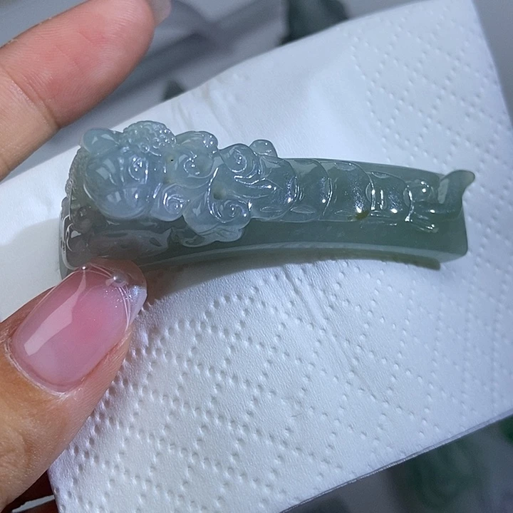 翡翠未镶嵌颈饰手牌