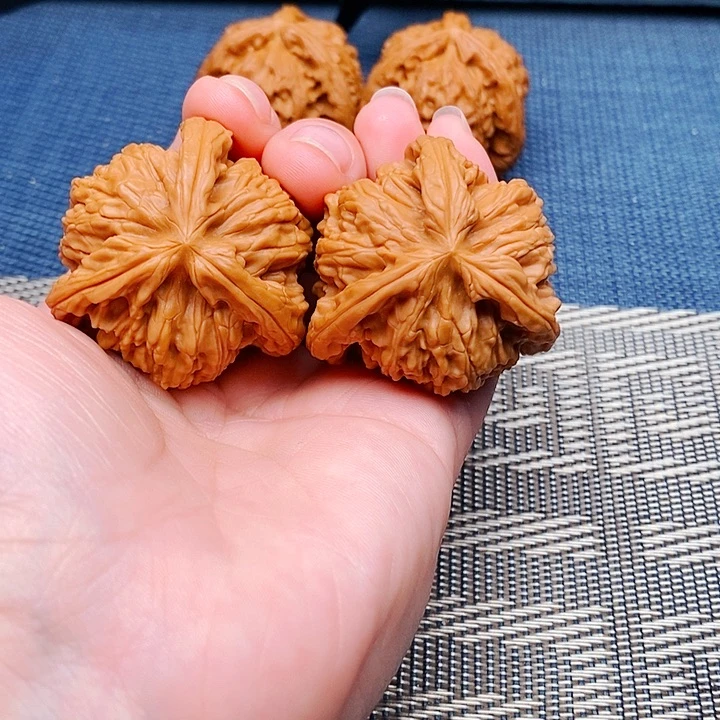 建***️吊坠文玩核桃三棱