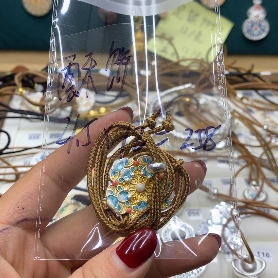 足银直播间选款银饰品