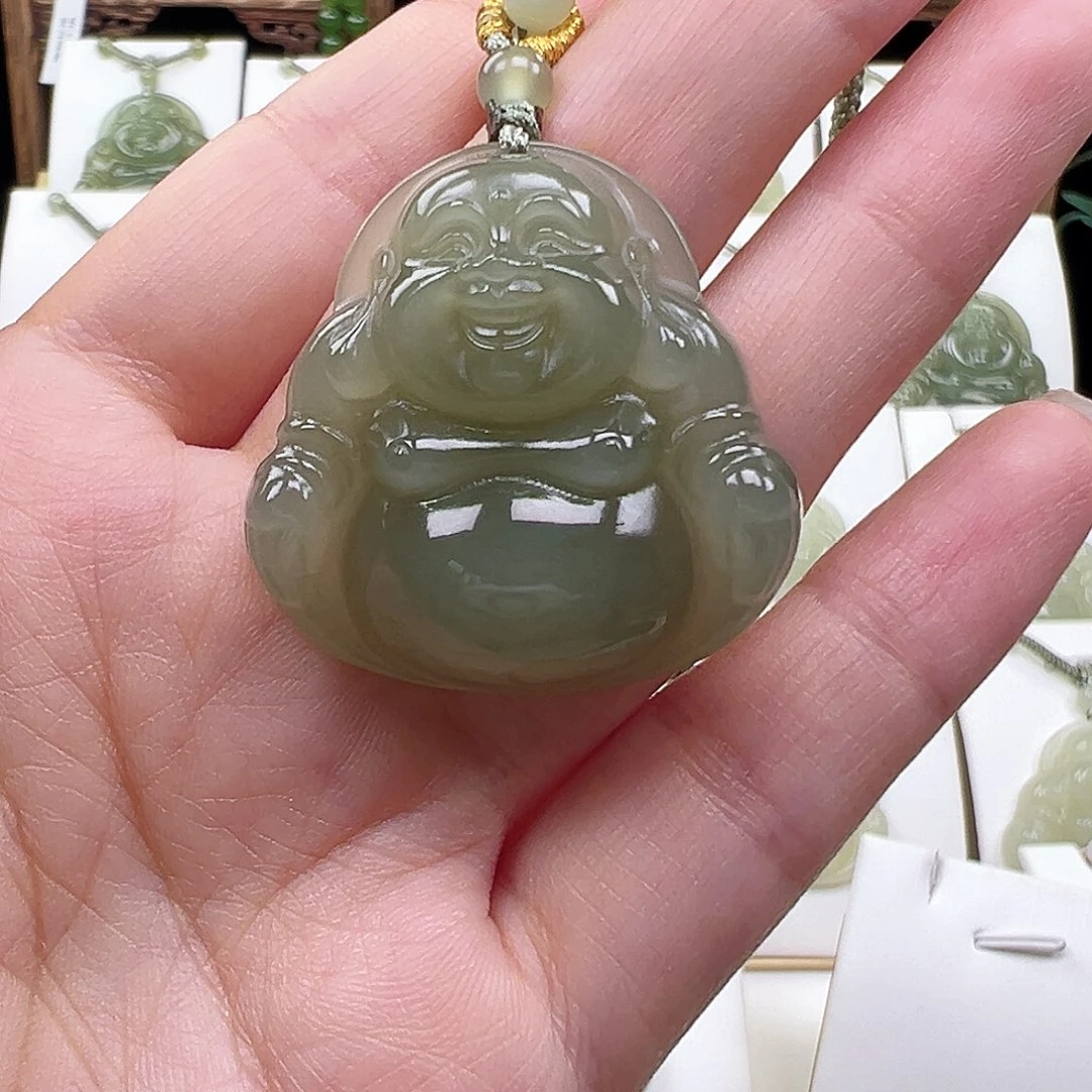 和田玉未镶嵌颈饰小**?
